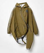 アンリアレイジ×プーマ、紫外線で色が変わるスニーカーや“球体”シルエットのコート＆偏光ロゴTシャツ｜写真11