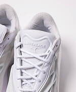 アンリアレイジ×プーマ、紫外線で色が変わるスニーカーや“球体”シルエットのコート＆偏光ロゴTシャツ｜写真127