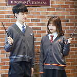 「ハリー・ポッター マホウドコロ」東京ソラマチに限定ストア出店、寮生シリーズから新作カーディガンも｜写真4