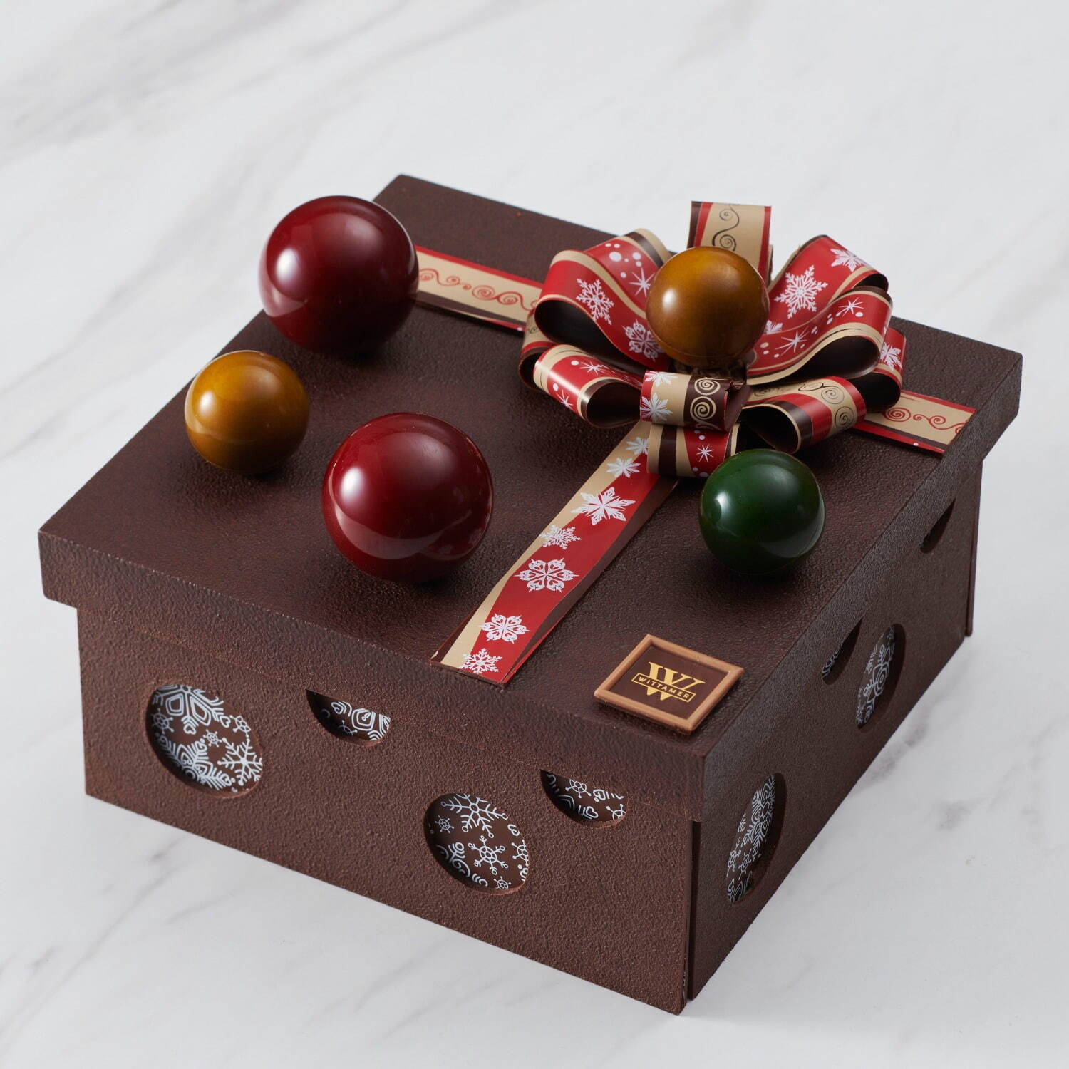 ヴィタメールのクリスマス22年、“煌めく苺がぎっしり”チョコのプレゼントボックスケーキ｜写真2