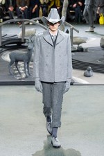 トム ブラウン ニューヨーク 2014-15年秋冬メンズコレクション - グレースーツが動物＆植物に出会って｜写真5