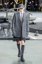 トム ブラウン ニューヨーク 2014-15年秋冬メンズコレクション - グレースーツが動物＆植物に出会って｜写真39