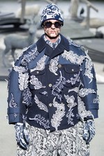 トム ブラウン ニューヨーク 2014-15年秋冬メンズコレクション - グレースーツが動物＆植物に出会って｜写真50