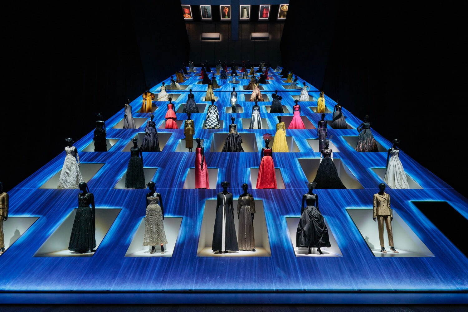 クリスチャン・ディオール、夢のクチュリエ」展が東京で - 歴代の作品