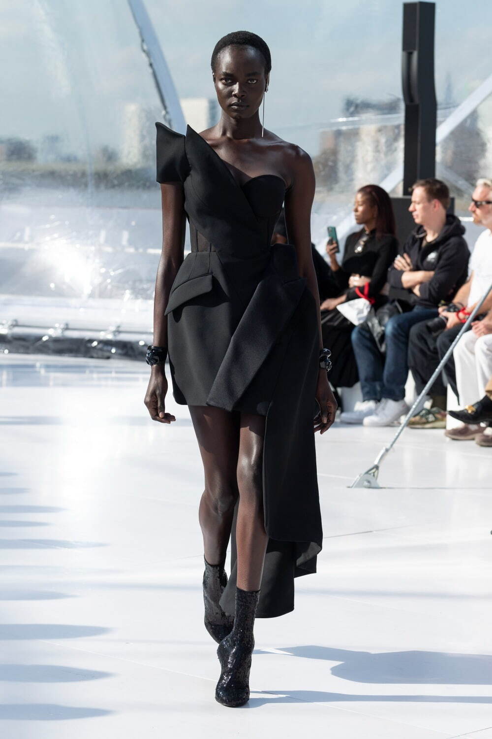 アレキサンダー・マックイーン(Alexander McQueen) 2023年春夏
