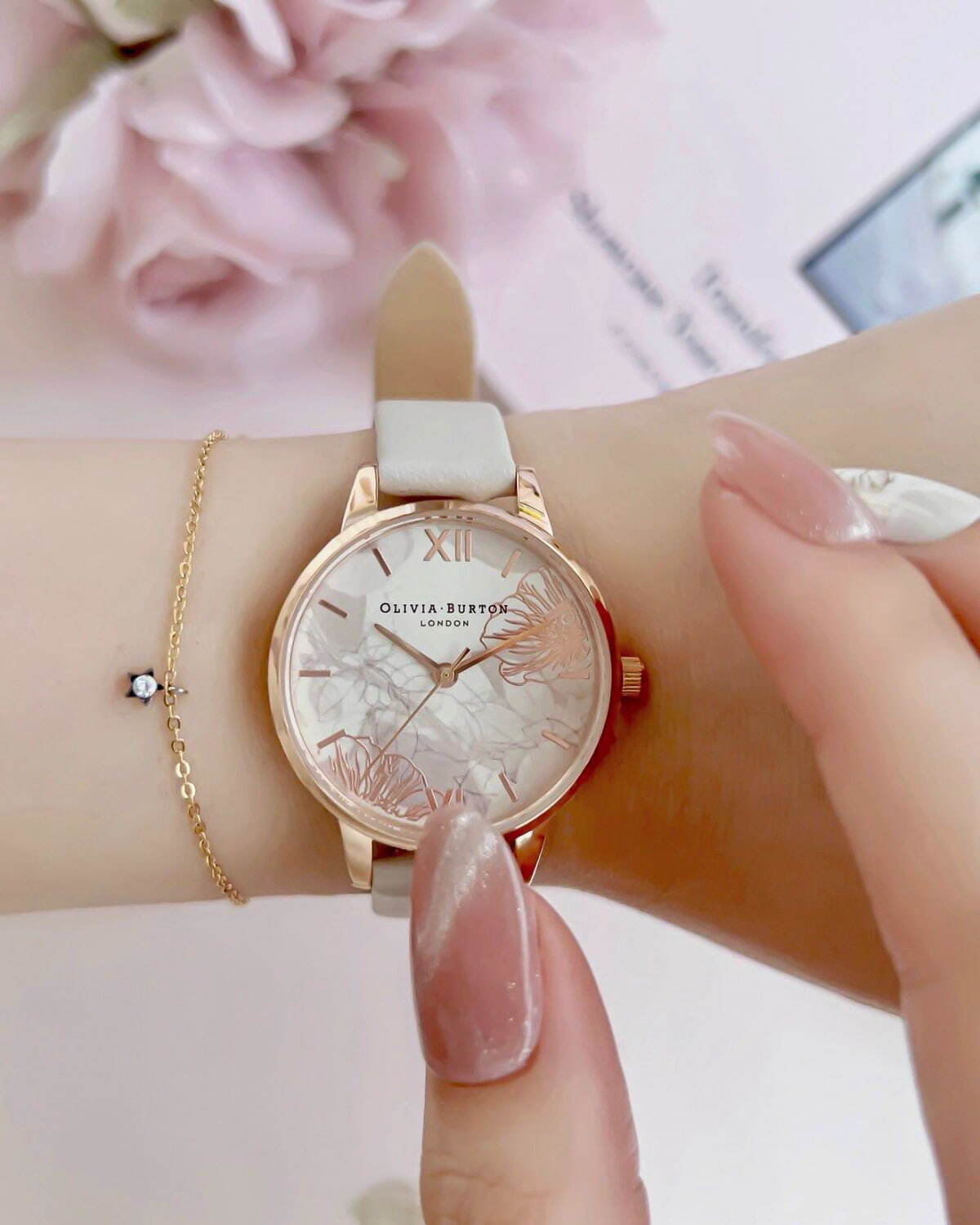 オリビア・バートン初のネイルチップ、“アネモネ”の花が咲く人気腕時計をモチーフに｜写真18