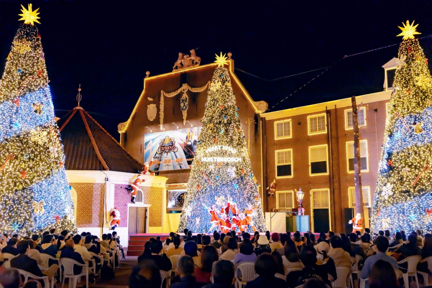 光るメリーゴーランドのクリスマスツリー！増田セバスチャン作の大型ツリーが六本木ヒルズ展望台に - ファッションプレス