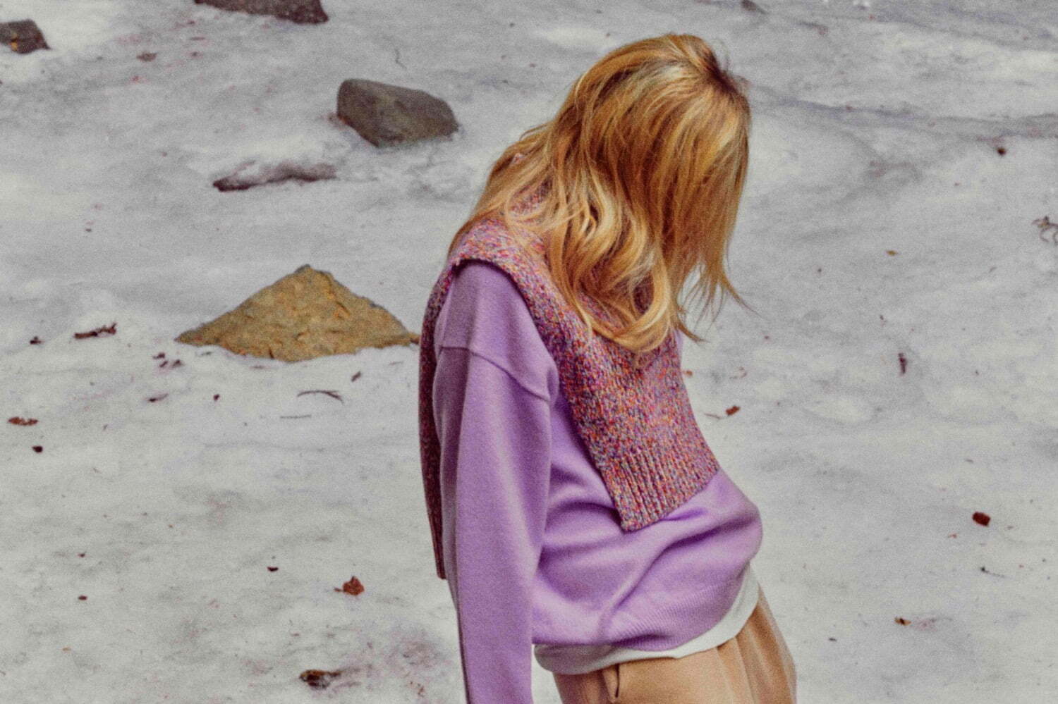 クルーネックニット｜メイアス、軽やかなガンジーニット＆前掛け仕様のベスト - ワンエルディーケー 青山では期間限定ストア