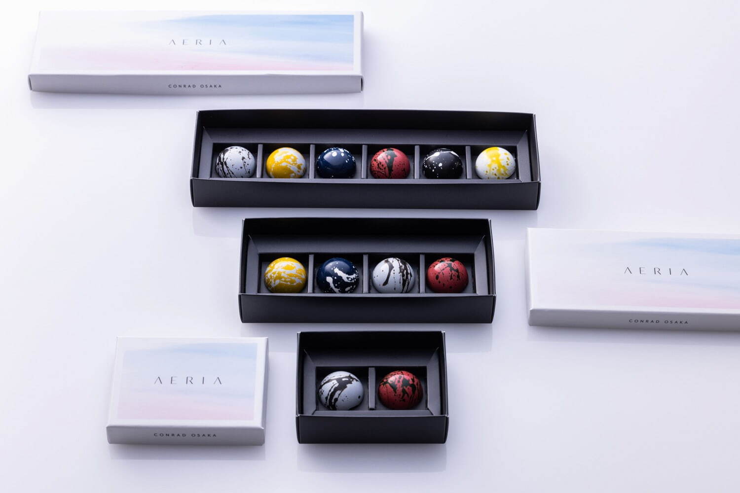 「コンラッド・クリスマスチョコレート」2個 1,400円、4個 2,600円、6個 3,800円
