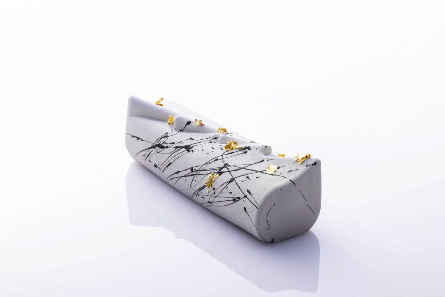 「レイ」6,000円(長さ25cm×縦8cm×高さ7cm)