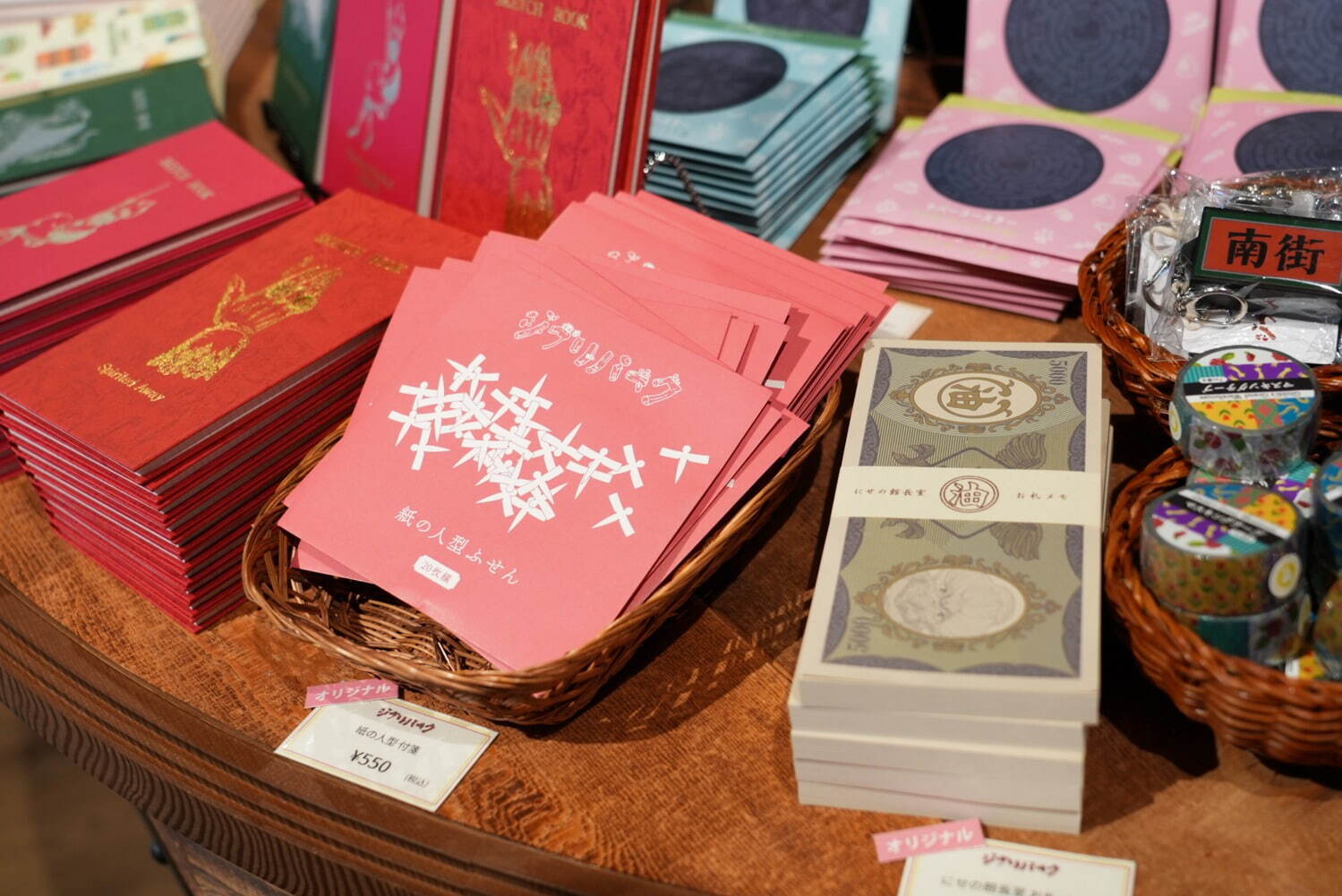 写真123/132｜ジブリパーク「ジブリの大倉庫」には何がある