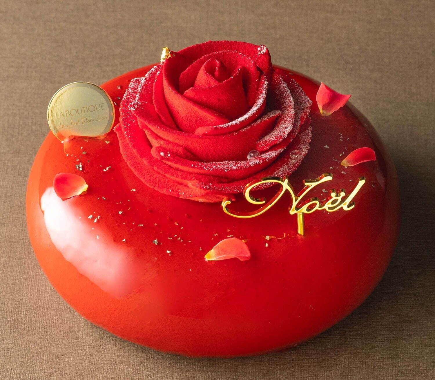 ジョエル・ロブションのクリスマスケーキ 2022、大きなバラをあしらった真紅のケーキなど3種｜写真2