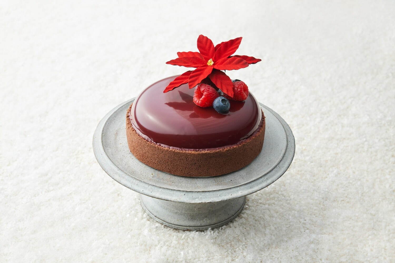 ザ・ペニンシュラ東京22年クリスマスケーキ、ホワイトチョコ＆苺ムースの“真っ赤なポスト型”ケーキ｜写真5