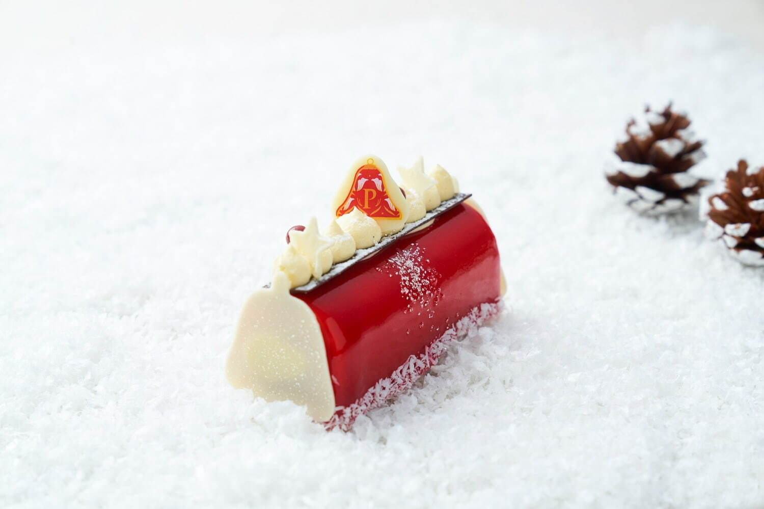 ザ・ペニンシュラ東京22年クリスマスケーキ、ホワイトチョコ＆苺ムースの“真っ赤なポスト型”ケーキ｜写真7