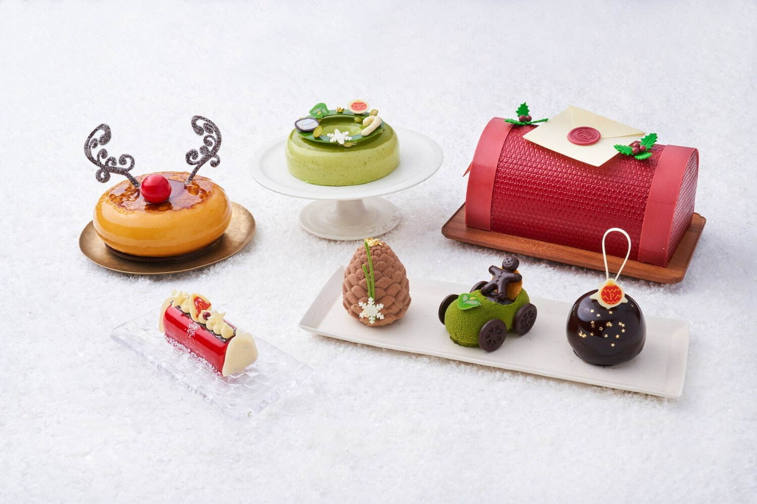 ザ・ペニンシュラ東京22年クリスマスケーキ、ホワイトチョコ＆苺ムースの“真っ赤なポスト型”ケーキ｜写真1