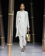 ジョルジオ アルマーニ  2023年春夏コレクション - 風に舞うきらめき｜写真1