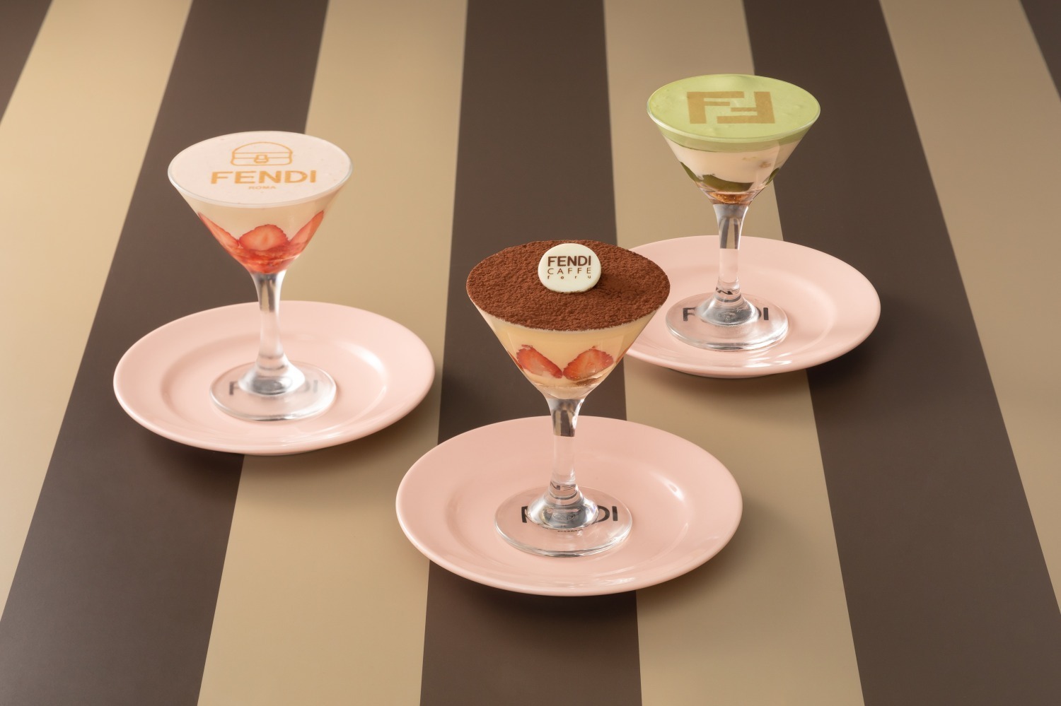 パルフェ｜フェンディのコラボカフェが原宿に期間限定オープン、「バゲット」バッグモチーフの特別メニューなど