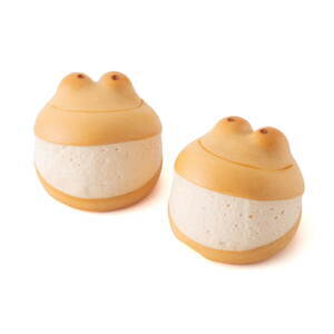 カエルまんじゅう進化系マリトッツォ「ケロトッツォ」限定ミルクティー味、カレルチャペック紅茶店とコラボ｜写真1