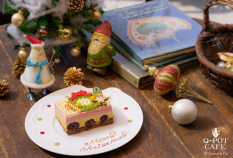 Q-pot CAFE.のクリスマスケーキ2022、“テディベア”を飾り付けたリースケーキ｜写真1