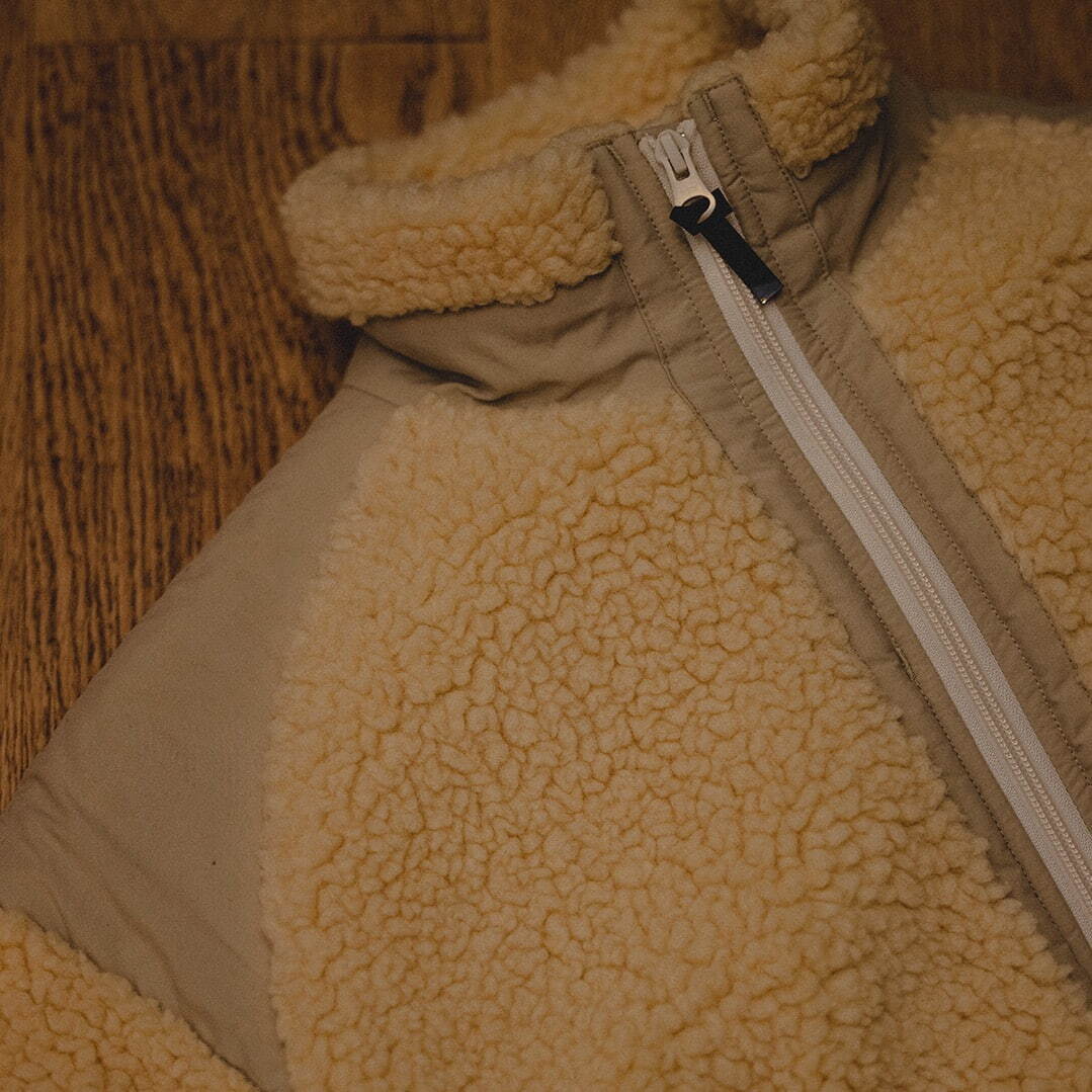 ウールリッチ × ビームス ライツのフリースジャケット、新色アイボリー＆ネイビーをオーバーサイズで｜写真2