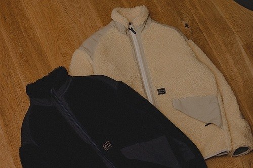 ウールリッチ × ビームス ライツのフリースジャケット、新色アイボリー＆ネイビーをオーバーサイズで