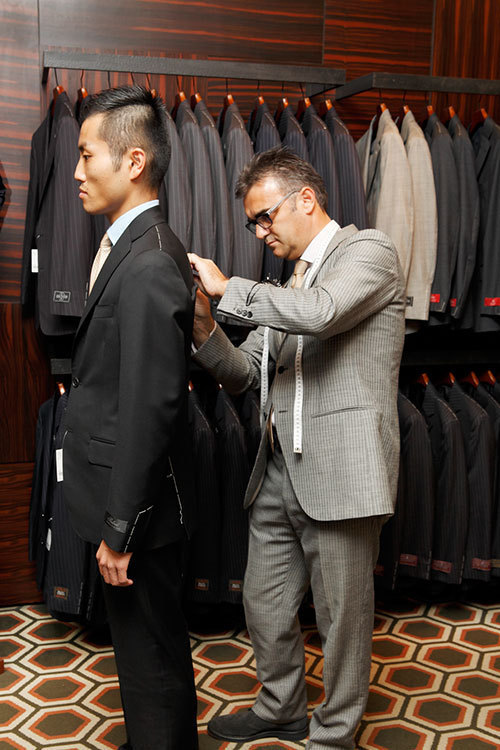 バーニーズ全店で新作スーツ・シャツ・タイのオーダー会 - イタリア名門ブランド「ベルベスト」など | 写真