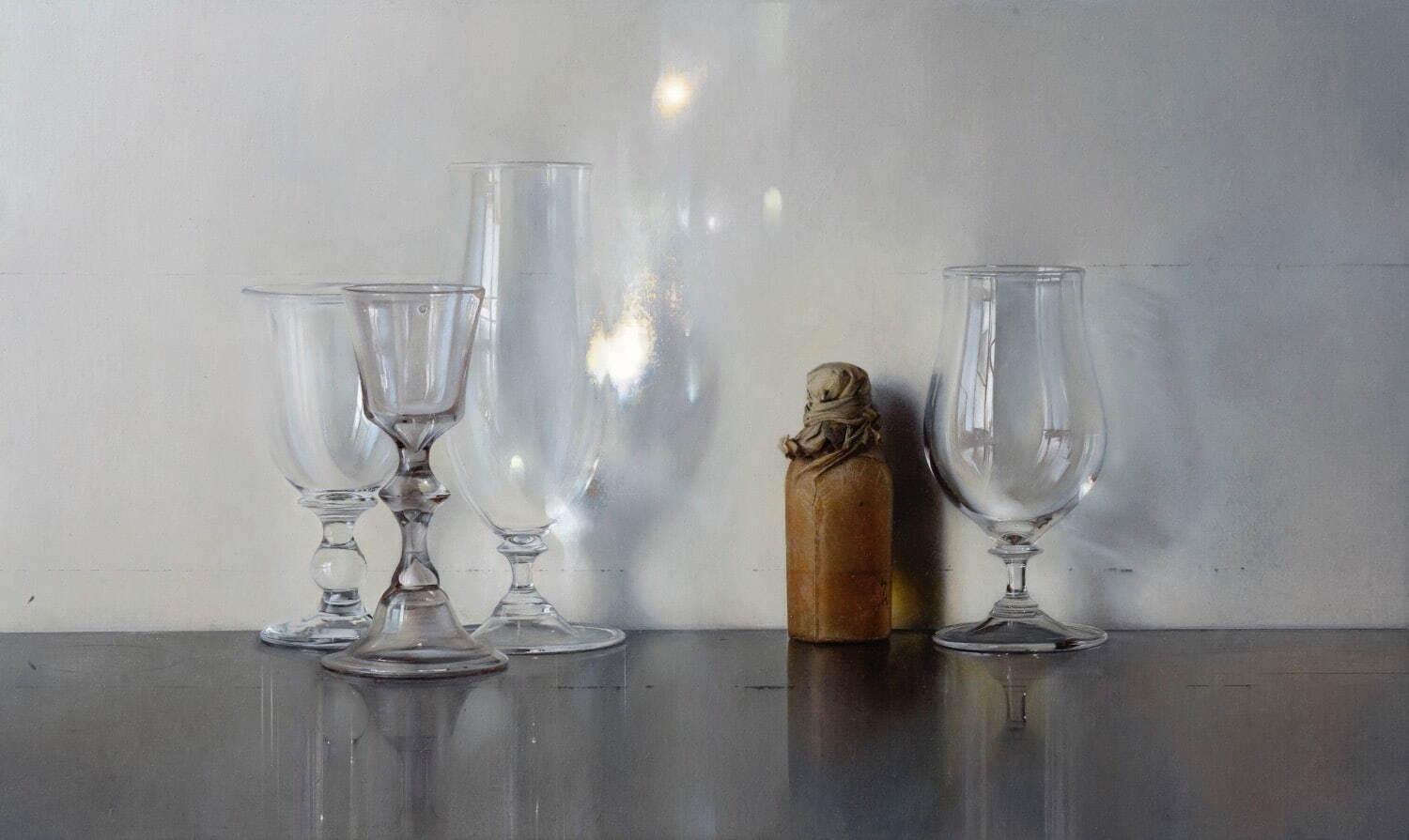 諏訪敦《目の中の火事》2020年 白亜地パネルに油彩 27.3×45.5cm 個人蔵