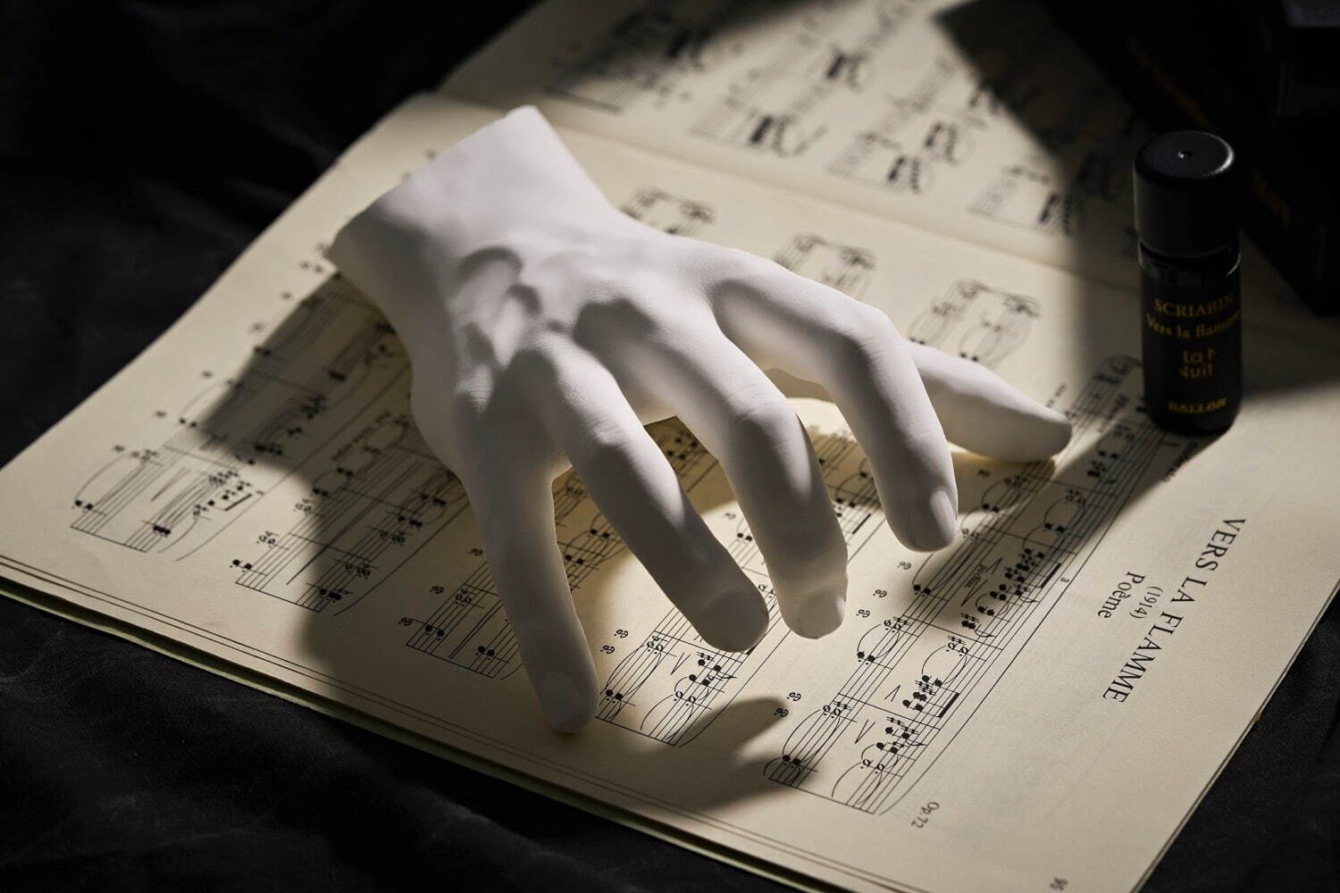スクリャービンの後期ピアノソナタを“香り”で表現したフレグランスセット、「ラニュイ」から｜写真7