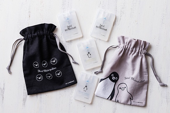 石鹸｜“Suicaのペンギン”モチーフのハンドモイスチャーミスト＆巾着セット、ホテルメトロポリタンで