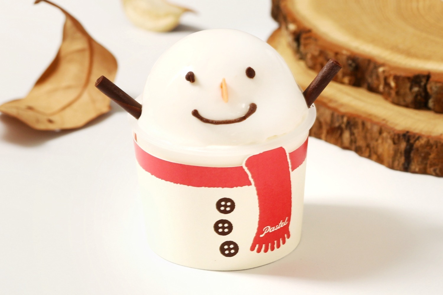 パステル冬限定スイーツ「スノーマンプリン」バニラムースをのせて“ふわとろ食感”に