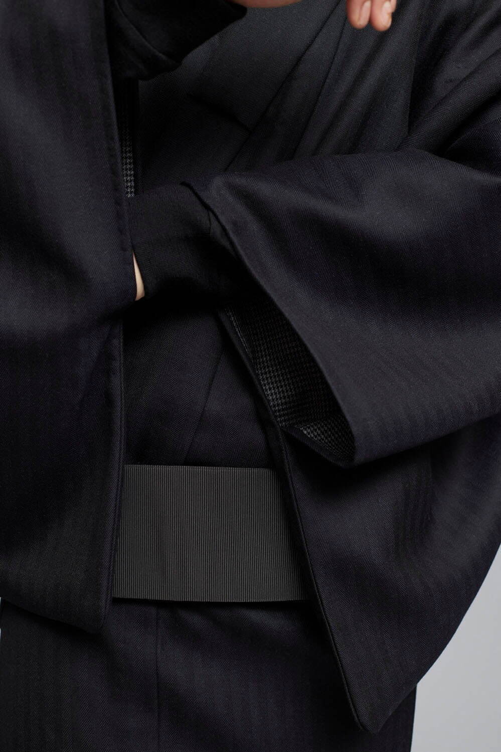Y. & SONS“最高級リバーシブルウール”の着物＆羽織、ブラックのヘリンボーンなど2柄｜写真5