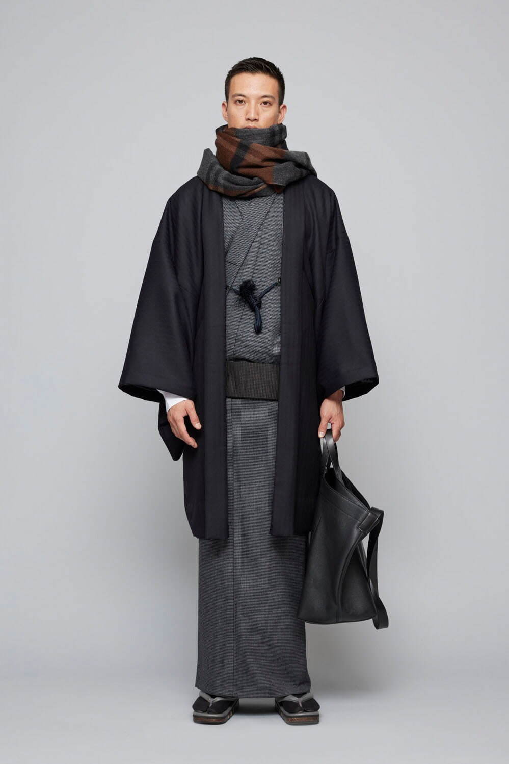 Y. & SONS“最高級リバーシブルウール”の着物＆羽織、ブラックのヘリンボーンなど2柄｜写真2