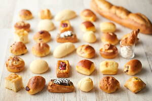 「パンビュッフェ」ホテルニューオータニ博多で、肉汁たっぷりバーガーなど“焼き立てパン”食べ放題｜写真1