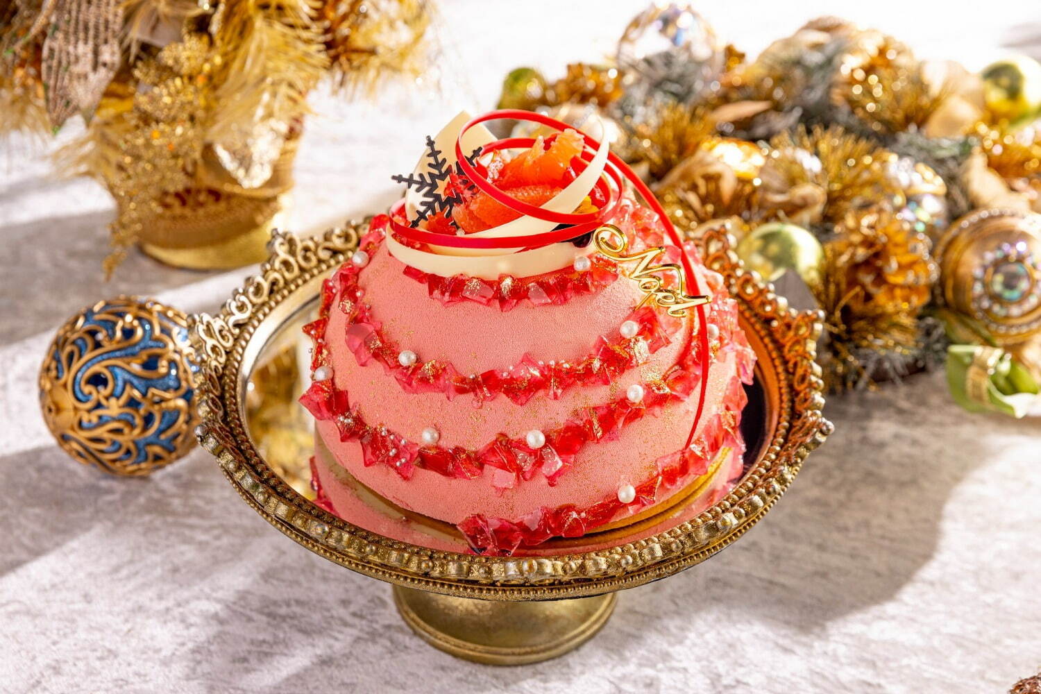 ヒルトン東京22年クリスマスケーキ、繊細なレース風チョコ細工や“まるで宝石”デコレーションのケーキ｜写真4