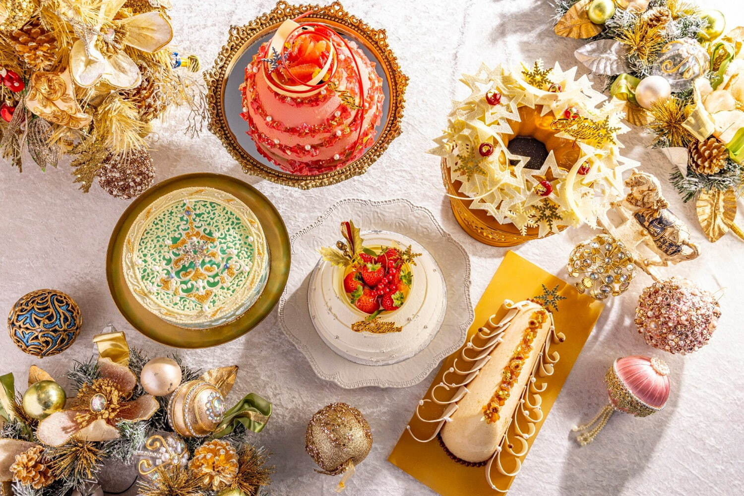 ヒルトン東京22年クリスマスケーキ、繊細なレース風チョコ細工や“まるで宝石”デコレーションのケーキ｜写真2
