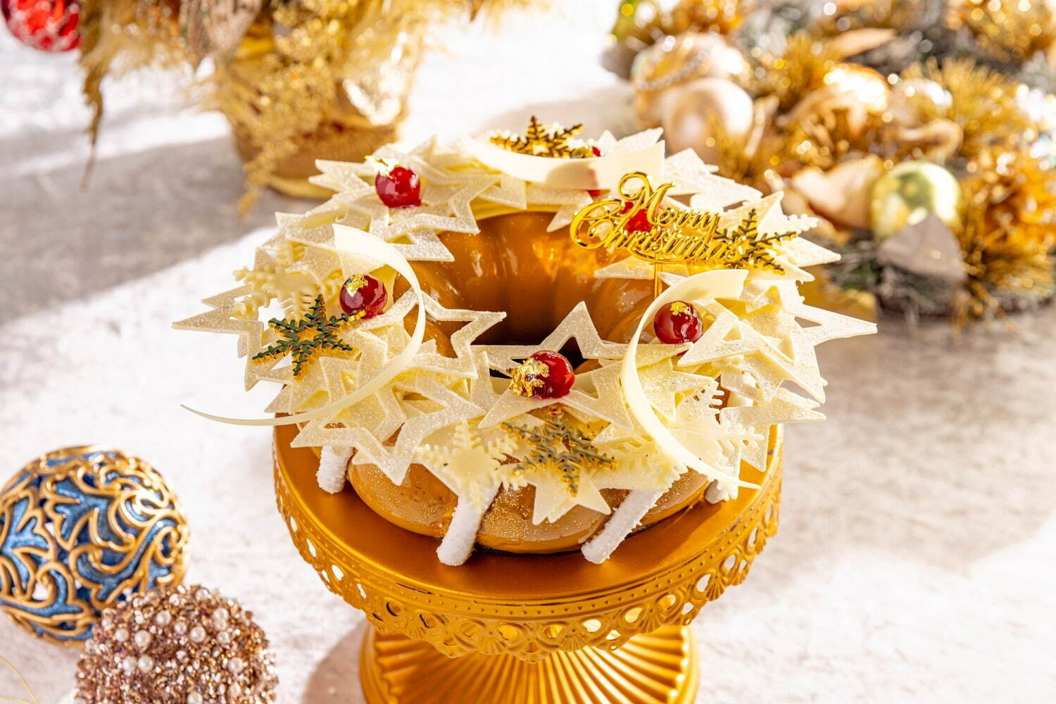 ヒルトン東京22年クリスマスケーキ、繊細なレース風チョコ細工や“まるで宝石”デコレーションのケーキ｜写真5