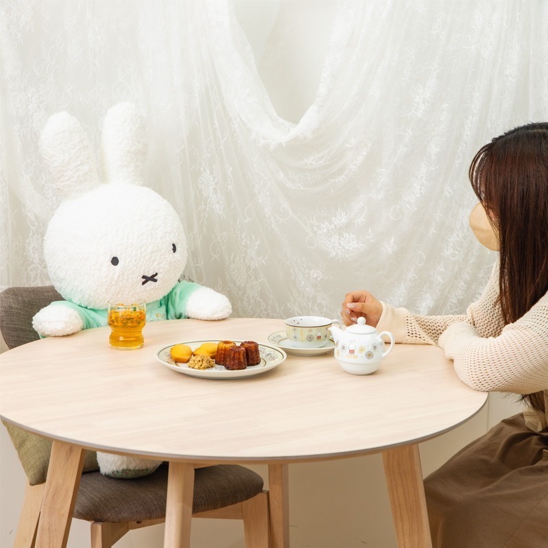 フラワーミッフィー」人気ぬいぐるみが特大サイズに!