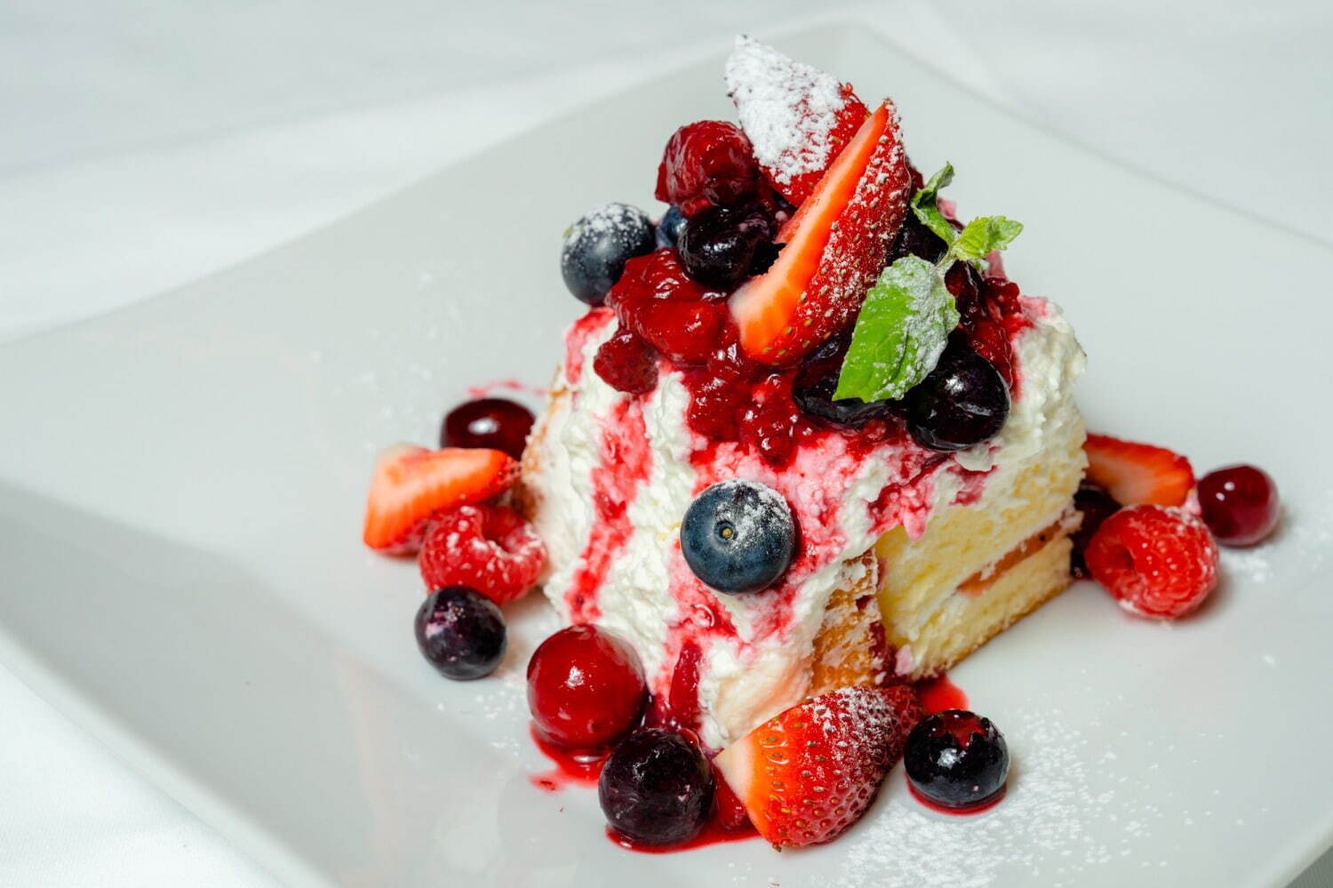 東京ガーデンテラス紀尾井町のクリスマス2022、シャンパンゴールドのイルミネーション＆限定コース料理｜写真18