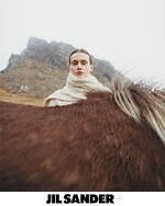 ジル サンダー＋22年秋冬新作、ツートンダウンやデニムシャツ＆ジーンズのセットアップなど｜写真5