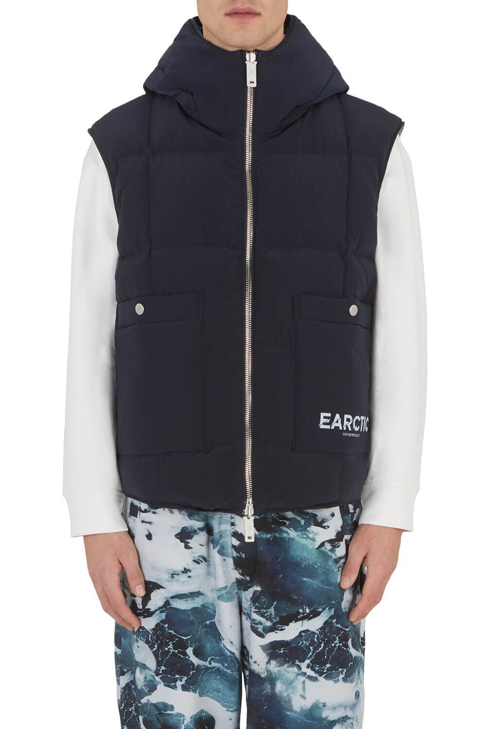 エンポリオ アルマーニ”北極圏の自然美”着想の新作ウェア、氷河モチーフのジャケット＆パンツ｜写真8