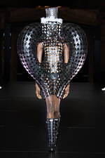 ノワール ケイ ニノミヤ×ハンター初コラボ、“リングハーネス＆花モチーフ”のレインブーツ｜写真7