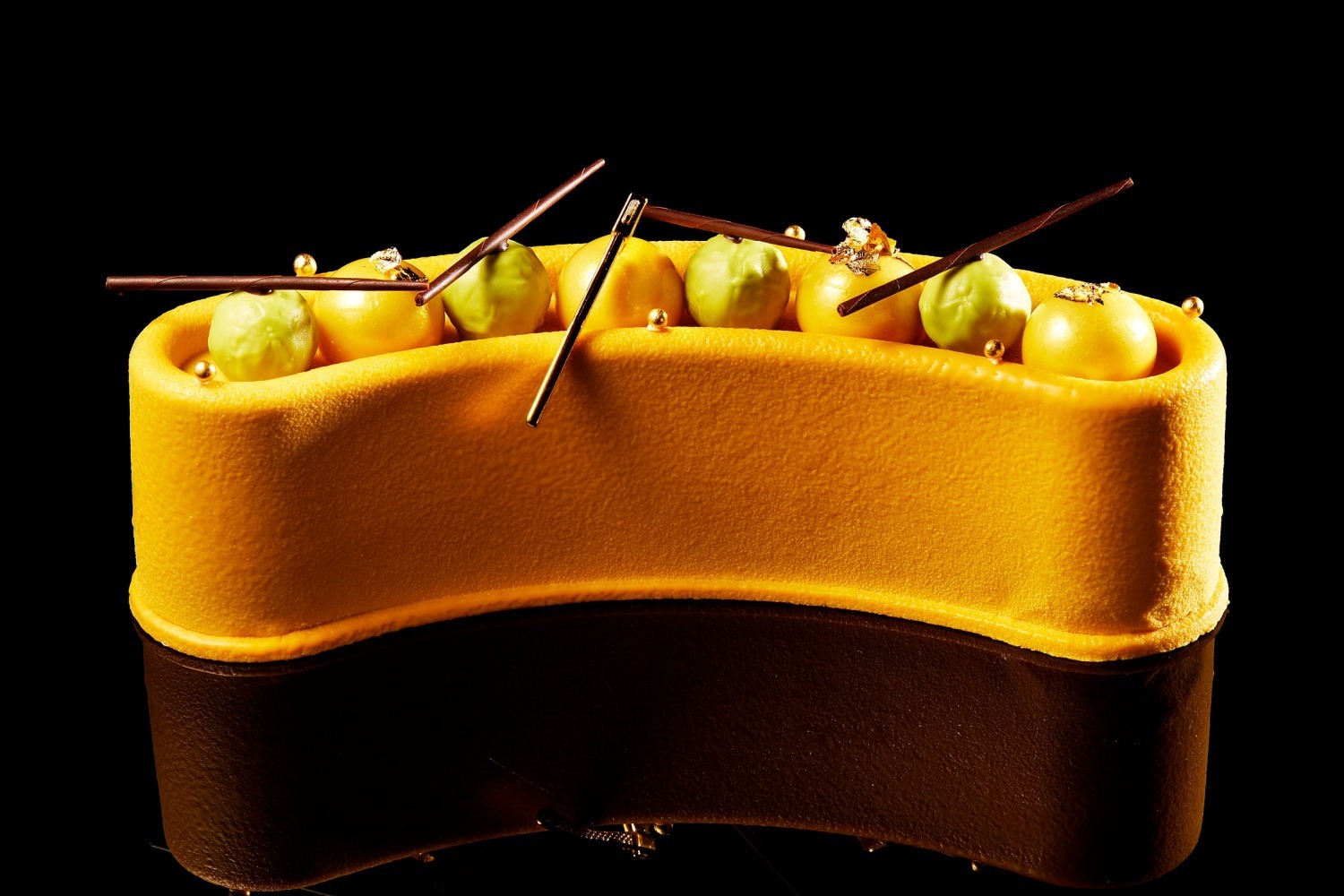 ブルーベリー｜ANAインターコンチネンタルホテル東京の22年クリスマスケーキ、“金色”ブッシュ・ド・ノエルなど