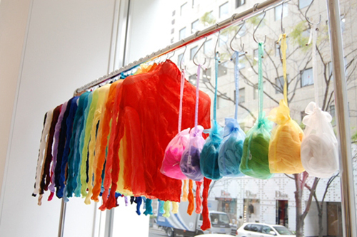 イッセイ ミヤケ (ISSEY MIYAKE) 、スプリングフェア「COLORS」開催