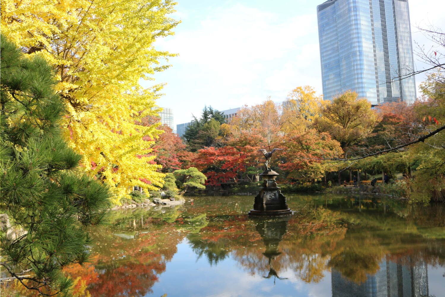 東京千代田区「おすすめ紅葉スポット」イチョウ＆モミジが染まる日比谷公園など紅葉の名所6選