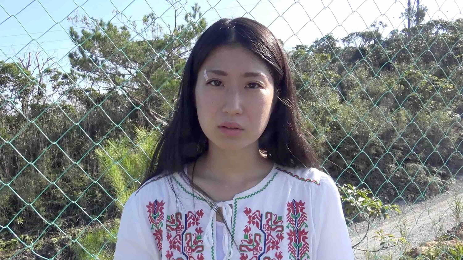 柳瀬安里《光のない。─私の立っているところから》2016-2017年