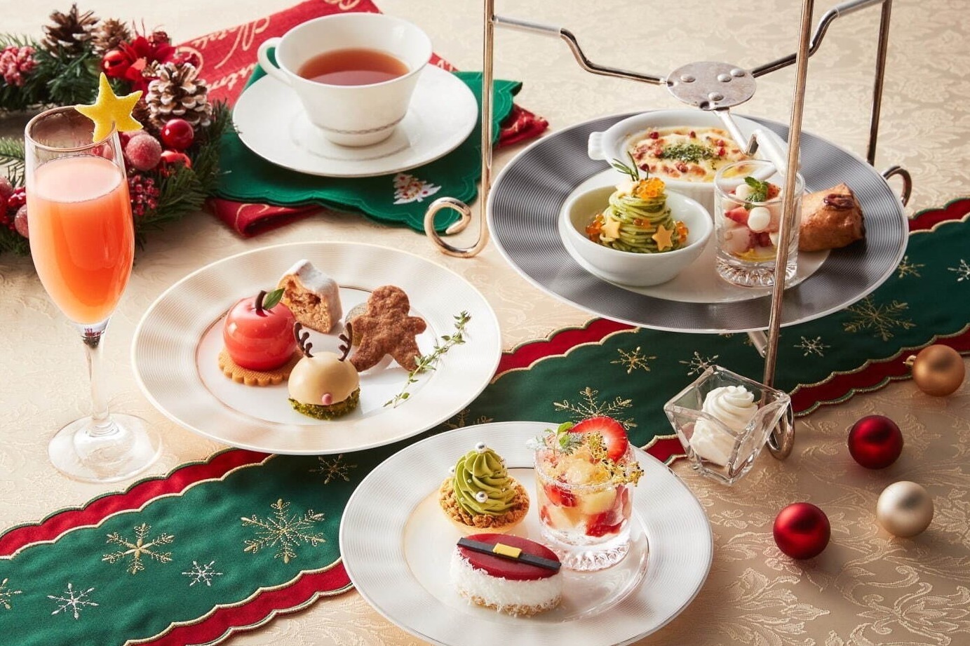 モンブラン｜ホテル日航大阪「クリスマスアフタヌーンティー」”赤鼻のトナカイ”ムース＆抹茶のツリータルト