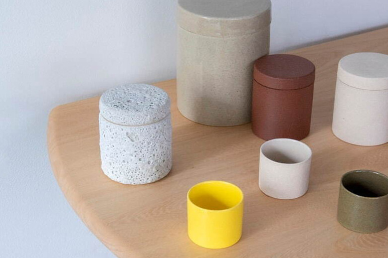 マーガレット・ハウエルから英国人デザイナーが手掛けた陶器、様々な“粘土”を用いたポット＆小物入れ