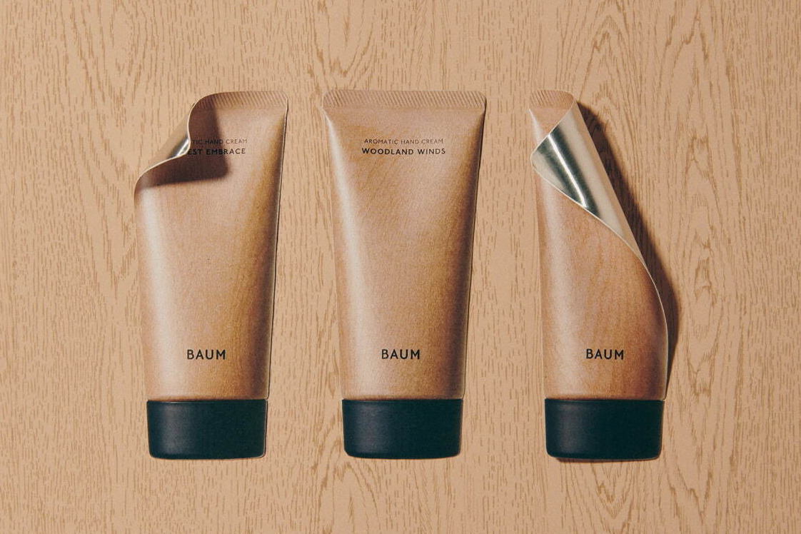 バウム“まるで森林浴”樹木の香りを調合したハンドクリーム、木目プリントの新パッケージで