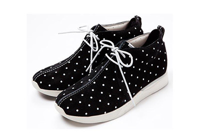 クラークス×ヘザーグレーウォール、世界700足の限定シューズ発売