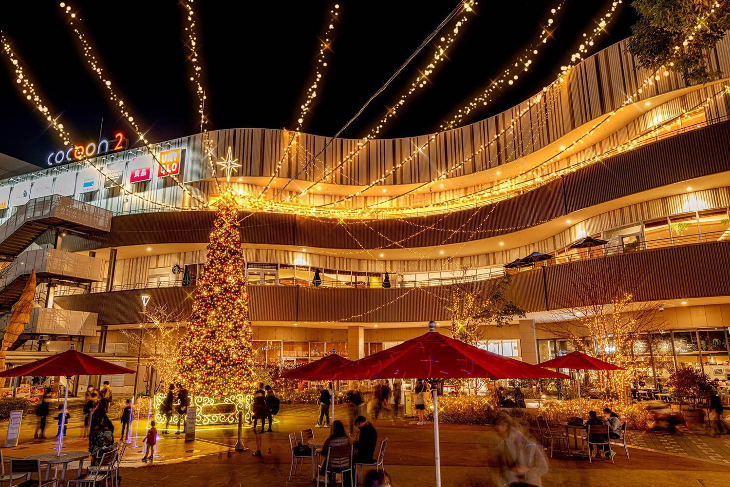 さいたま新都心・コクーンシティのイルミネーション2022、シャンパンゴールドのLED約40万球が点灯